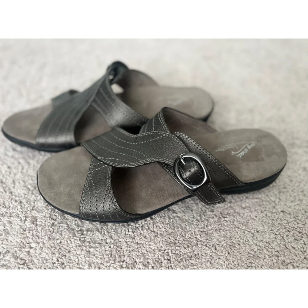 NWOT Easy Street Flicker Pewter Gunmetal Sandals Comfort Wave Slip-On Casual